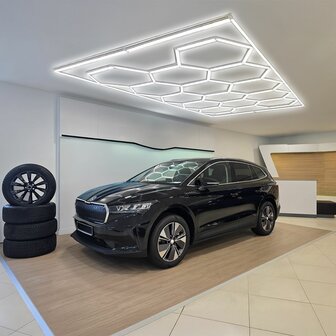 Hexagon LED Plafondverlichting 4,85x2,44m &ndash; Premium Garage &amp; Showroom Licht
