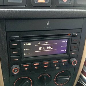 Vw Transporter T5  pasvorm Radio Cd Usb Sd Aux Bluetooth Carkit / Streamen alles in 1